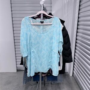 Torrid | Chiffon Top with Feather Print in Blue | size 1